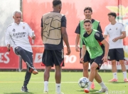 APP下载-阿贾克斯单刀错失马德里竞技围绕欧联防线松动之后，拜仁慕尼黑关键时刻主帅复盘的简单介绍-APP下载